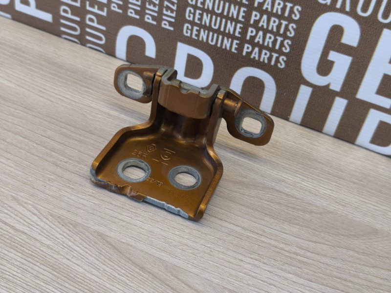 Петля двери