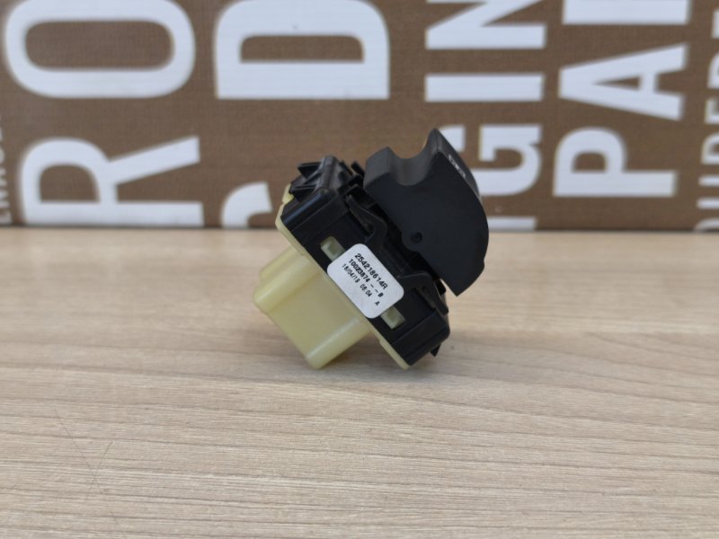 Кнопка стеклоподъемника