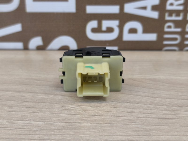 Кнопка стеклоподъемника