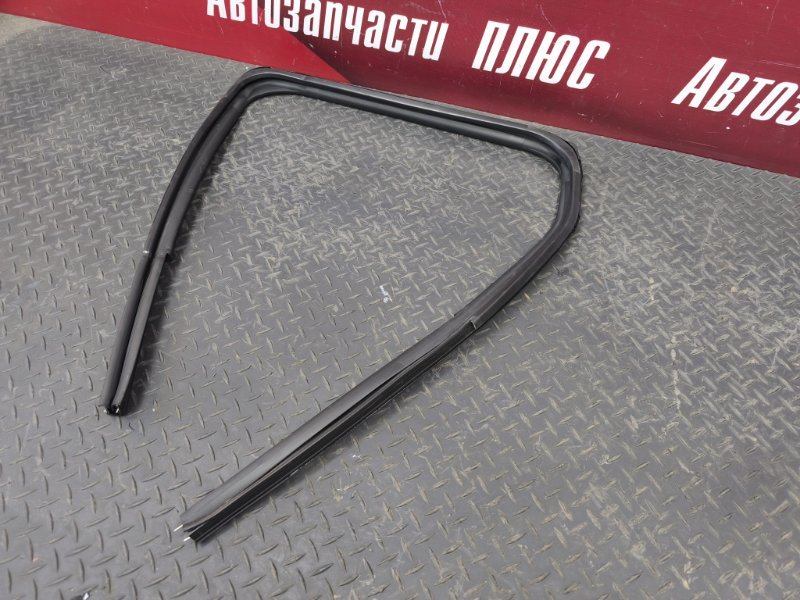 Уплотнитель стекла двери