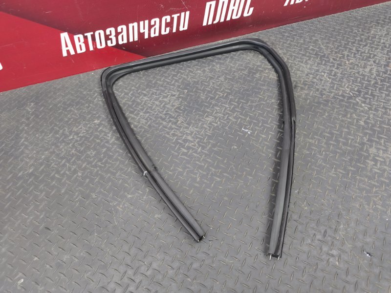 Уплотнитель стекла двери