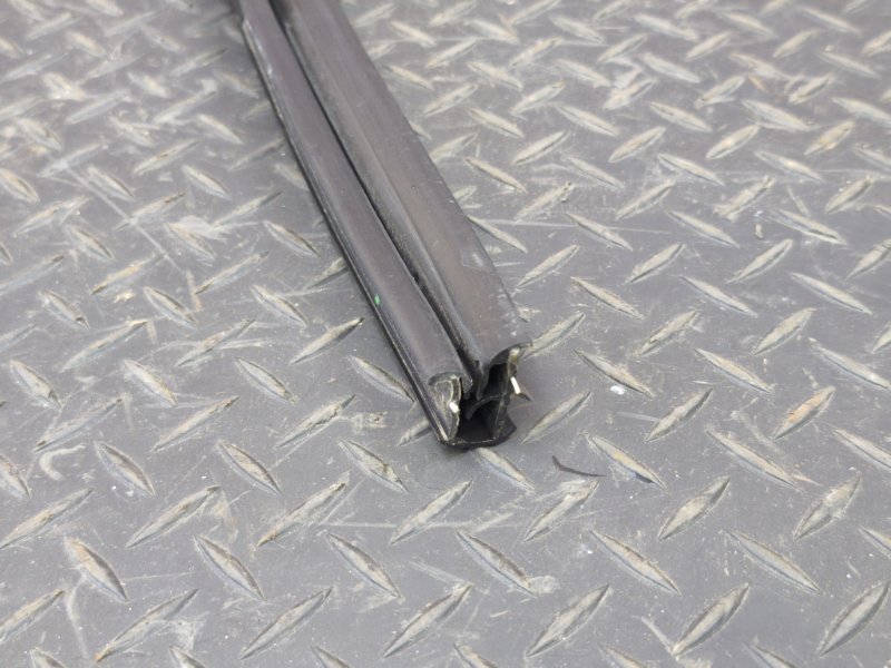 Уплотнитель стекла двери