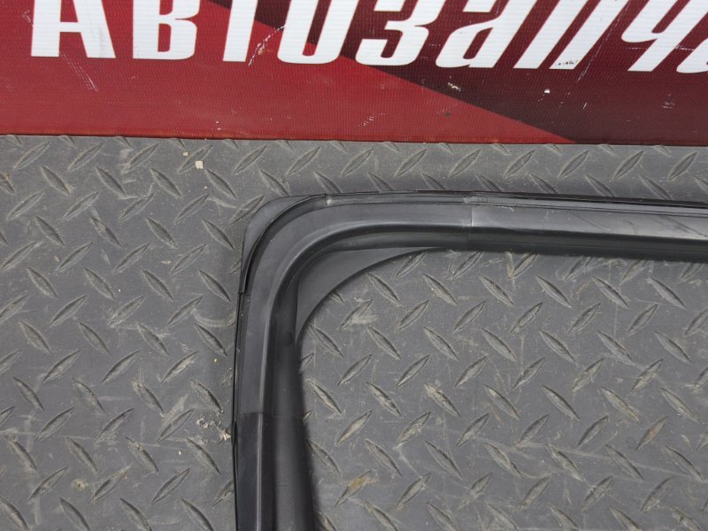 Уплотнитель стекла двери