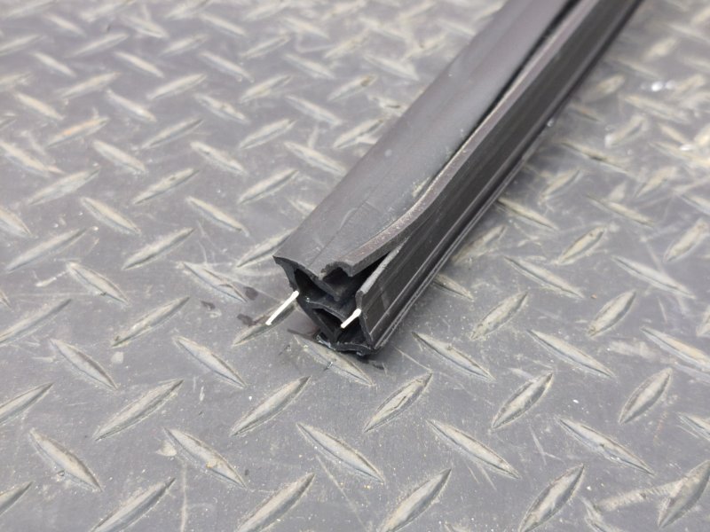 Уплотнитель стекла двери