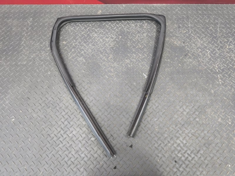 Уплотнитель стекла двери