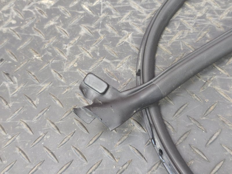 Уплотнитель двери