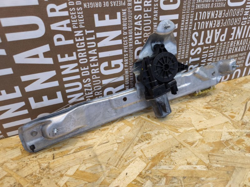 Стеклоподъемник    двери