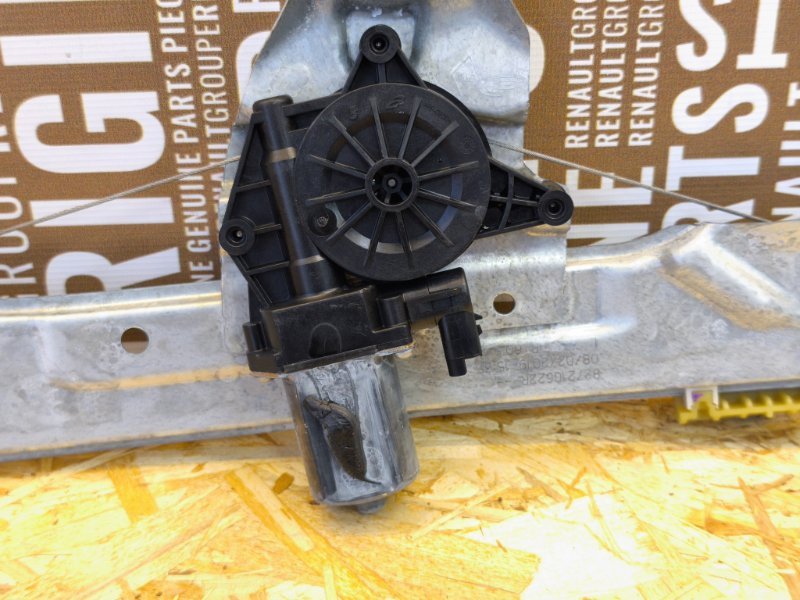 Стеклоподъемник    двери