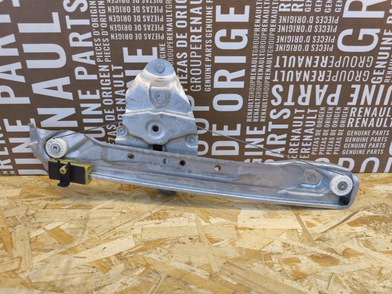 Стеклоподъемник    двери