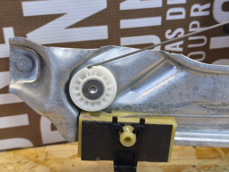 Стеклоподъемник    двери