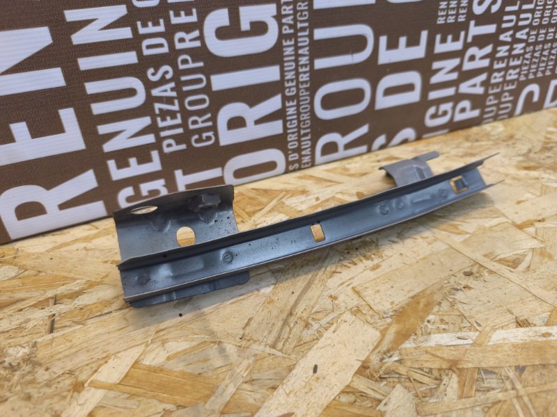 Направляющая стекла двери