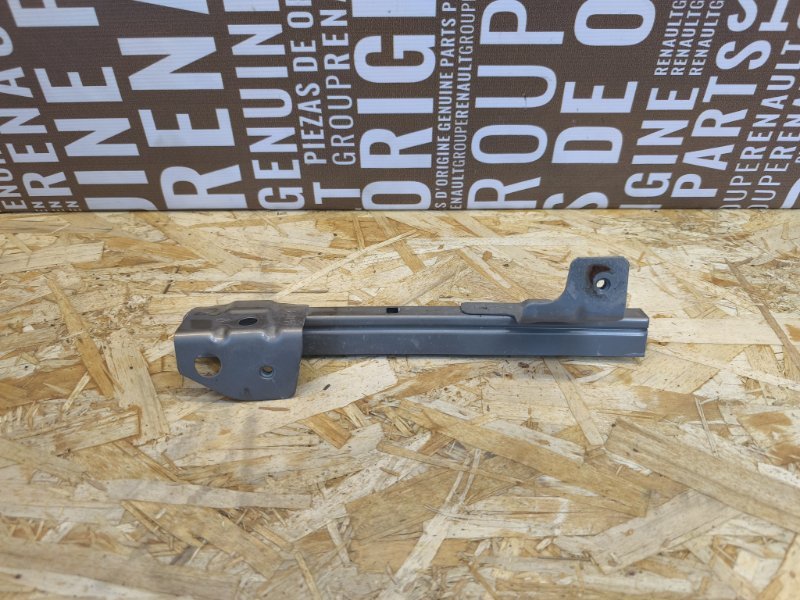 Направляющая стекла двери