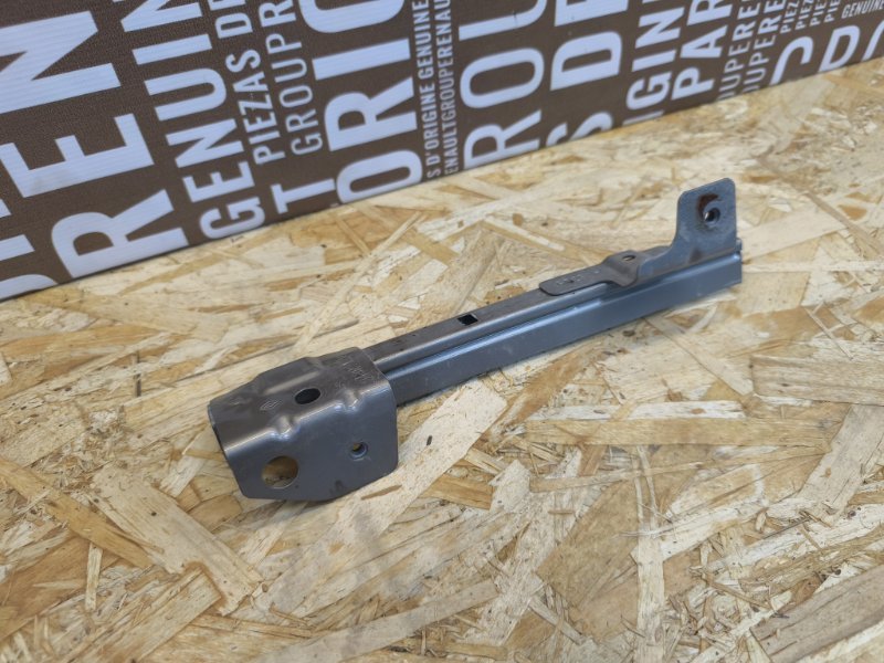 Направляющая стекла двери