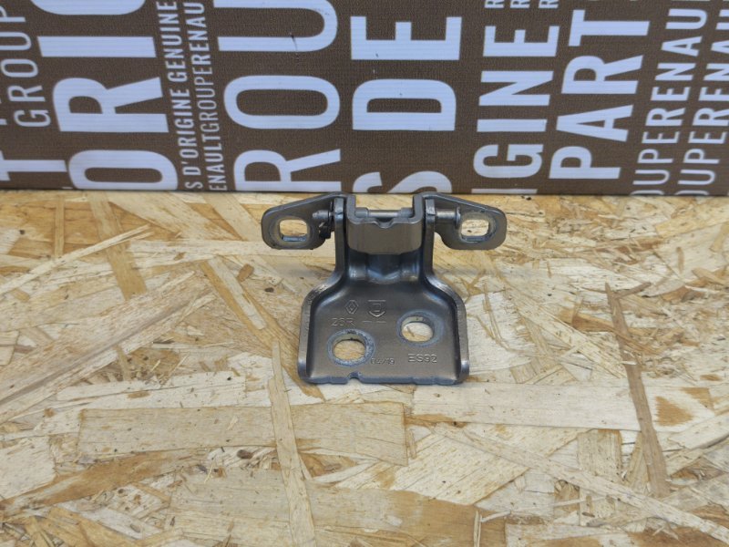 Петля двери