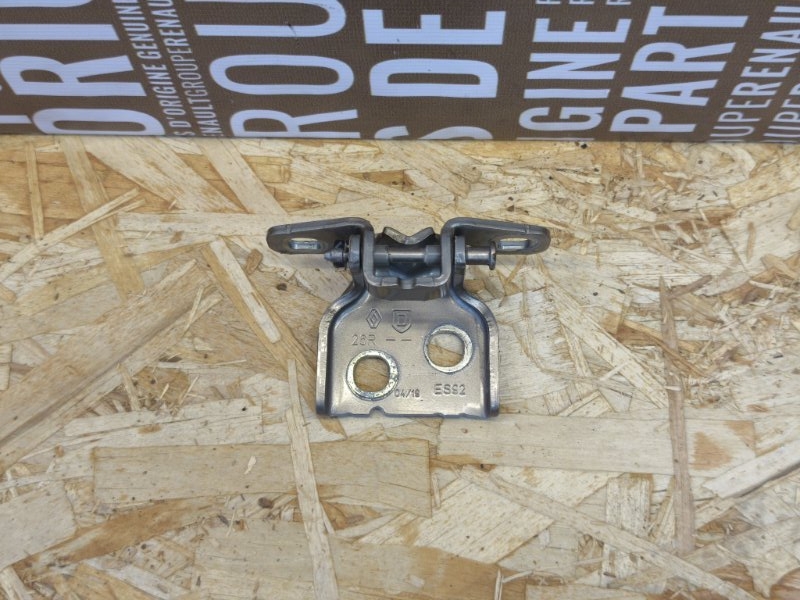 Петля двери