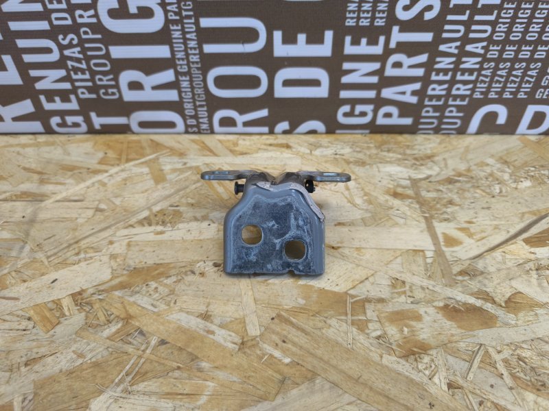 Петля двери