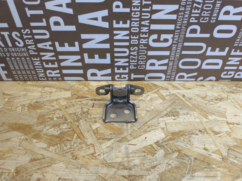 Петля двери