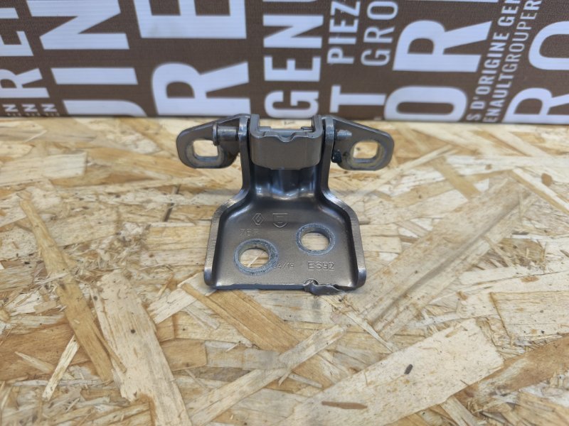 Петля двери