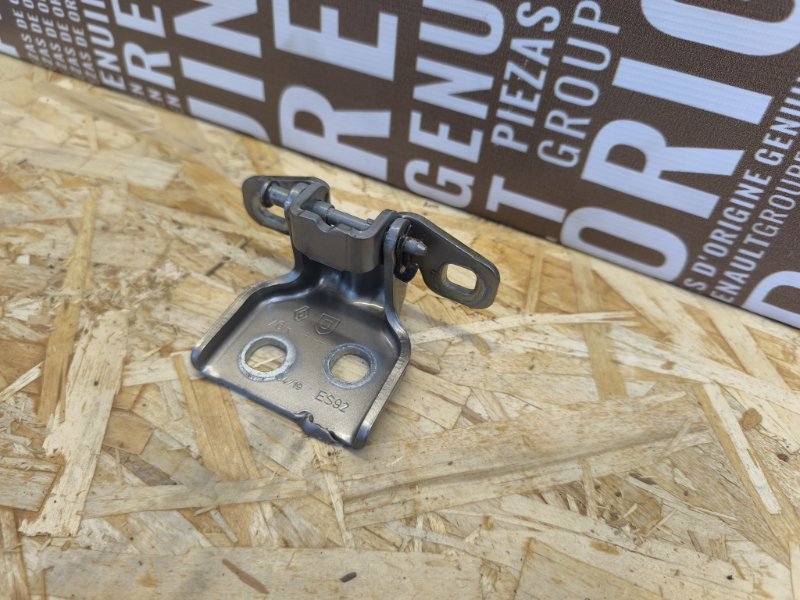 Петля двери