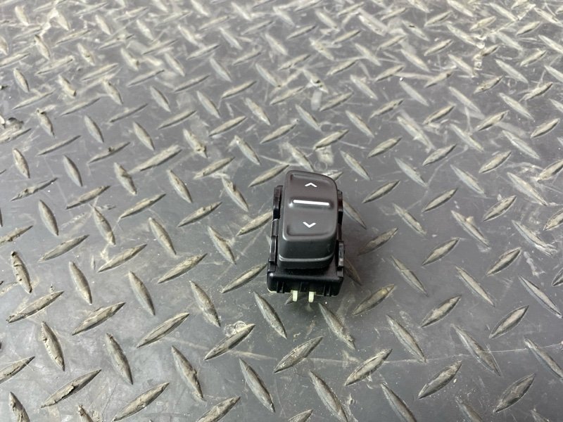 Кнопка стеклоподъемника