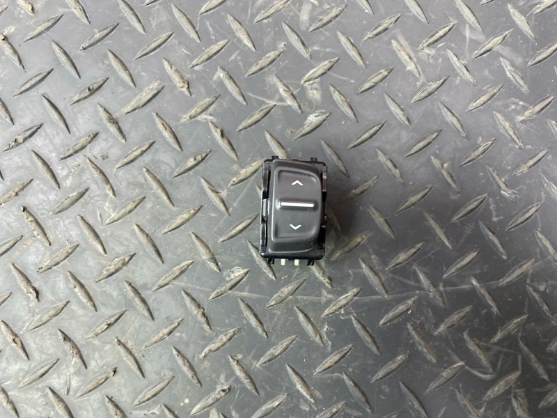 Кнопка стеклоподъемника