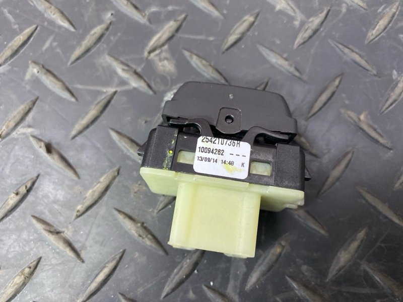 Кнопка стеклоподъемника