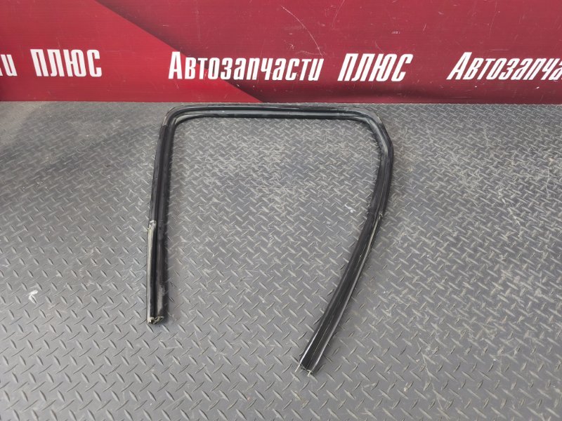 Уплотнитель стекла двери