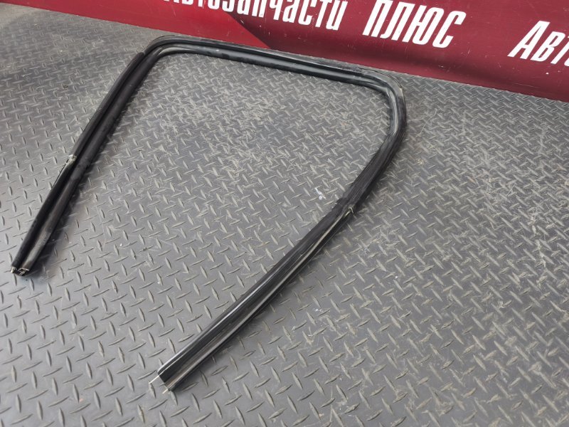 Уплотнитель стекла двери