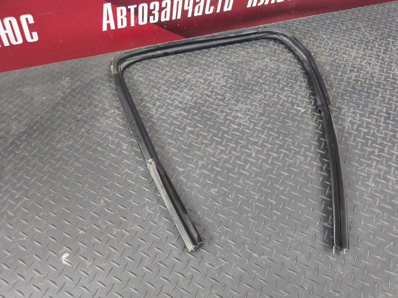 Уплотнитель стекла двери