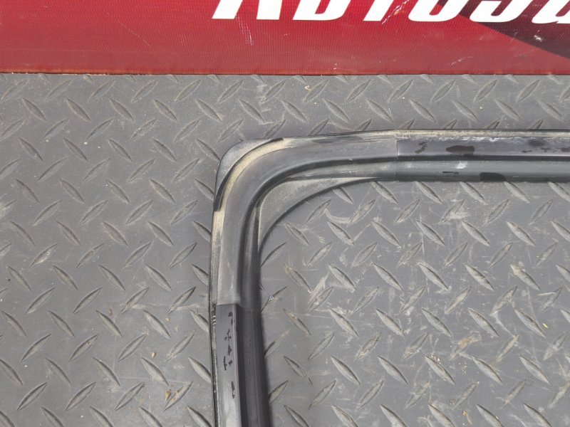 Уплотнитель стекла двери