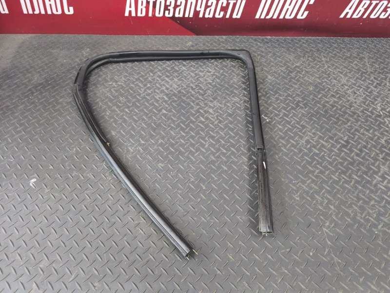 Уплотнитель стекла двери