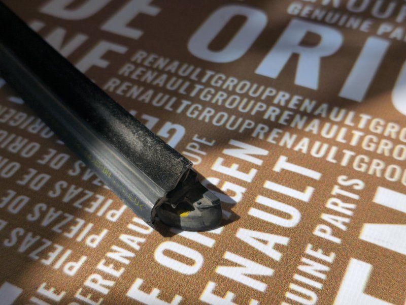 Уплотнитель стекла двери внешний