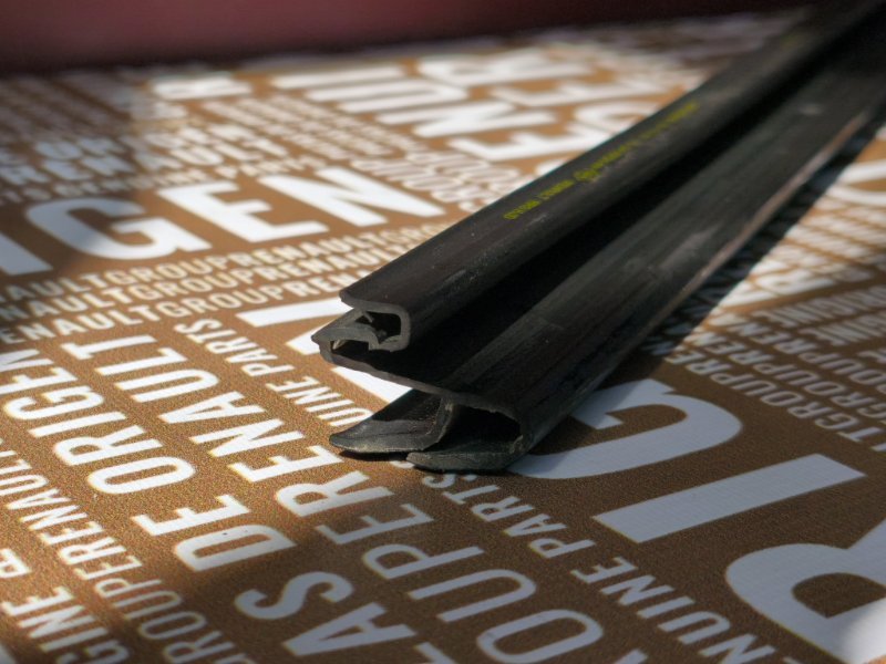 Уплотнитель стекла двери внутренний