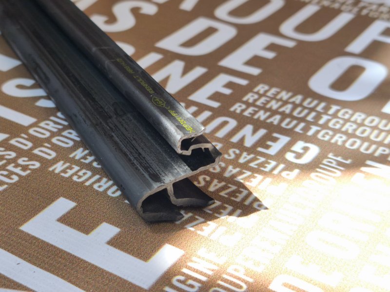 Уплотнитель стекла двери внутренний