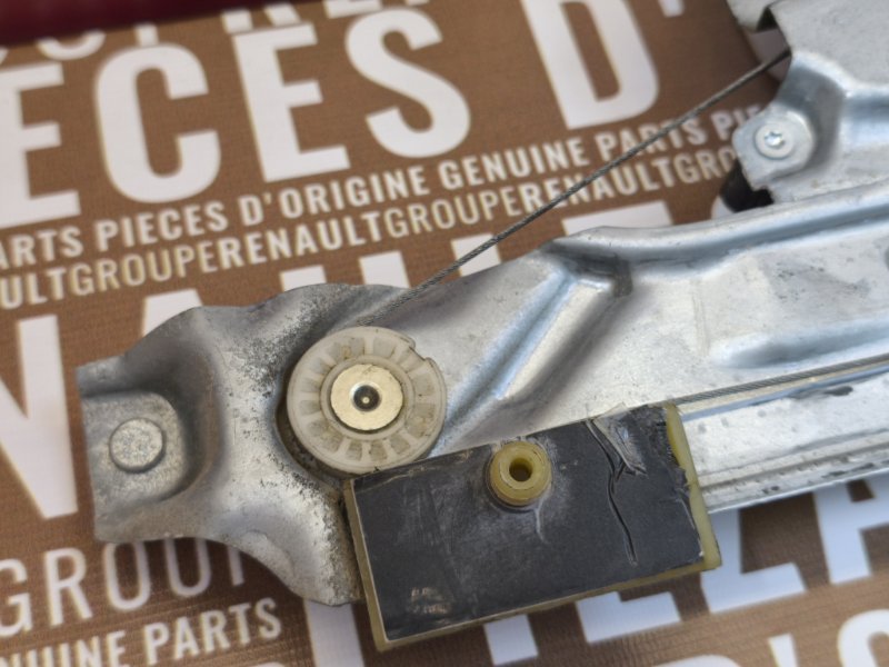 Стеклоподъемник    двери