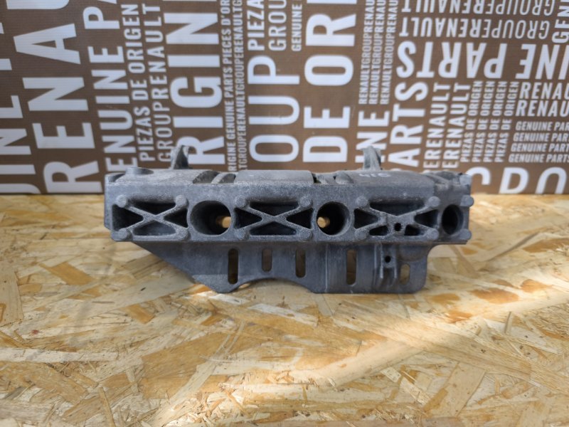 Кронштейн впускного коллектора