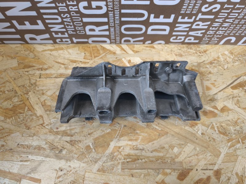 Кронштейн впускного коллектора