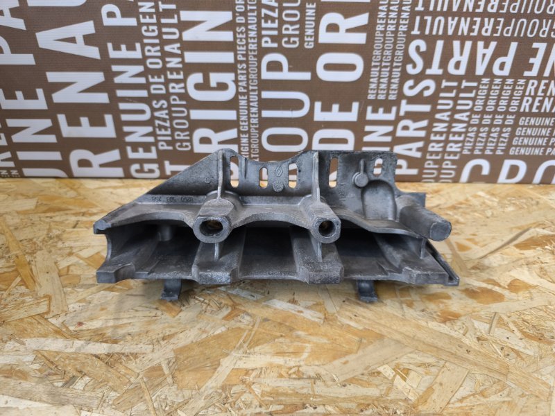 Кронштейн впускного коллектора