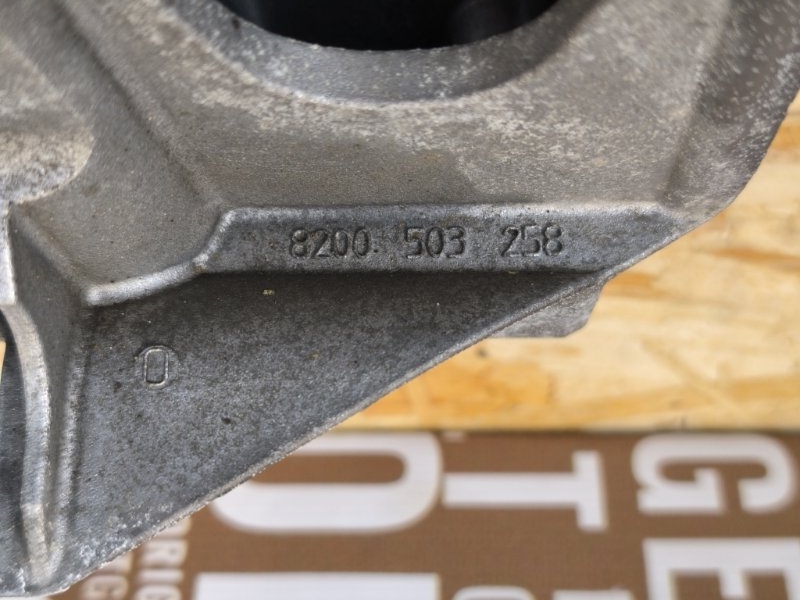 Кронштейн впускного коллектора