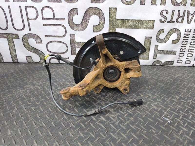 Кулак поворотный