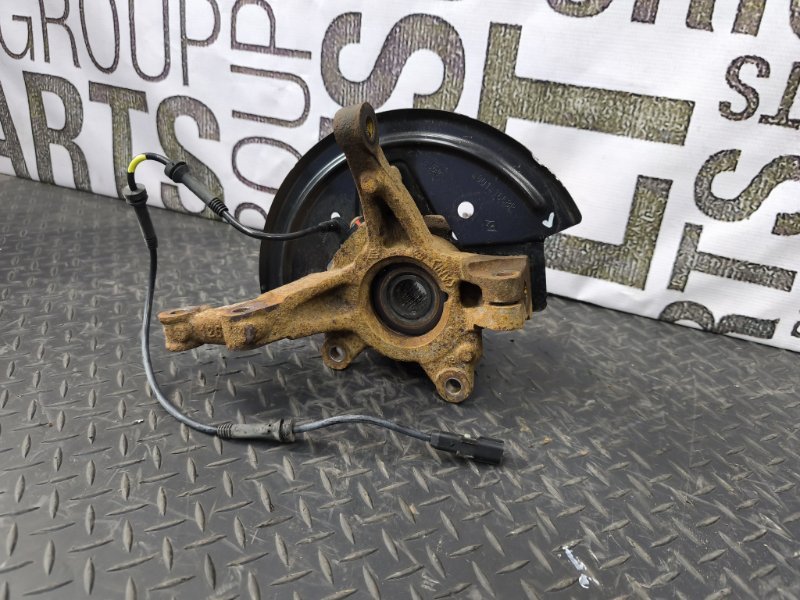 Кулак поворотный