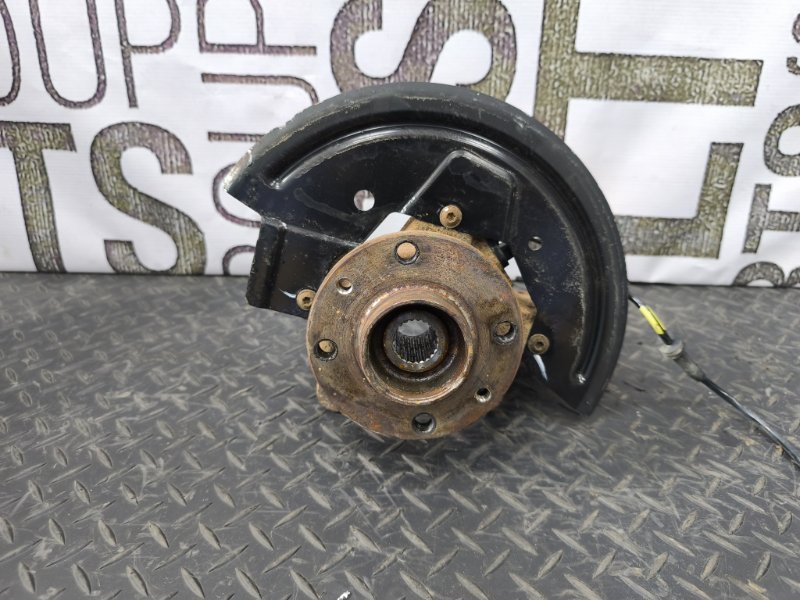 Кулак поворотный