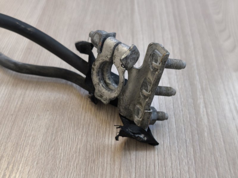 Клемма аккумулятора (минусовая)