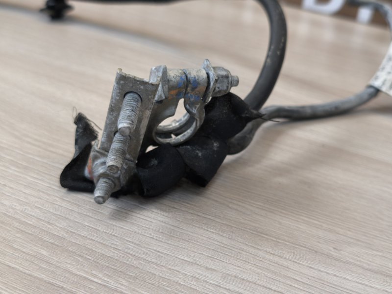 Клемма аккумулятора (минусовая)