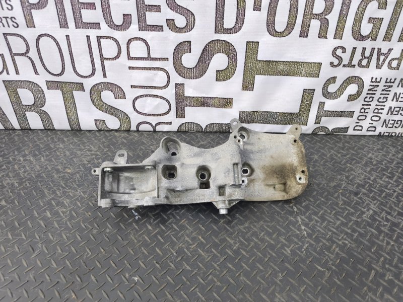 Кронштейн генератора