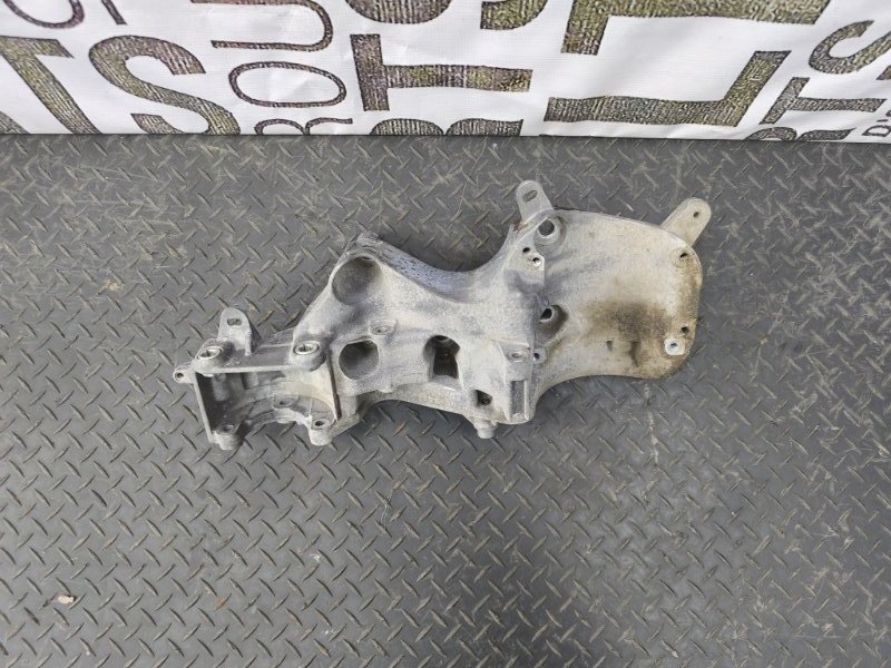 Кронштейн генератора