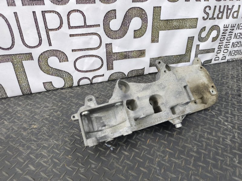 Кронштейн генератора