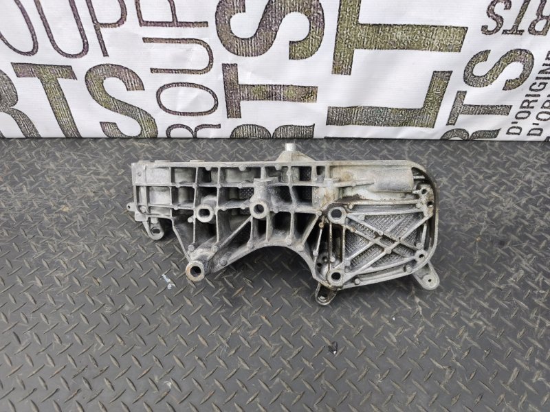 Кронштейн генератора