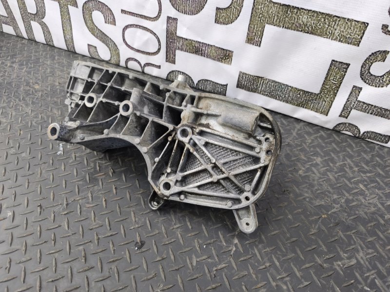 Кронштейн генератора