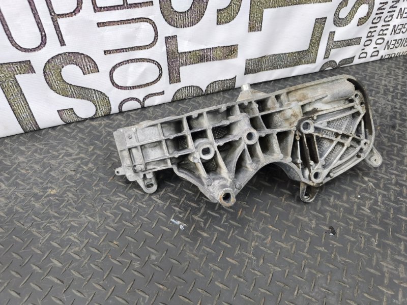 Кронштейн генератора